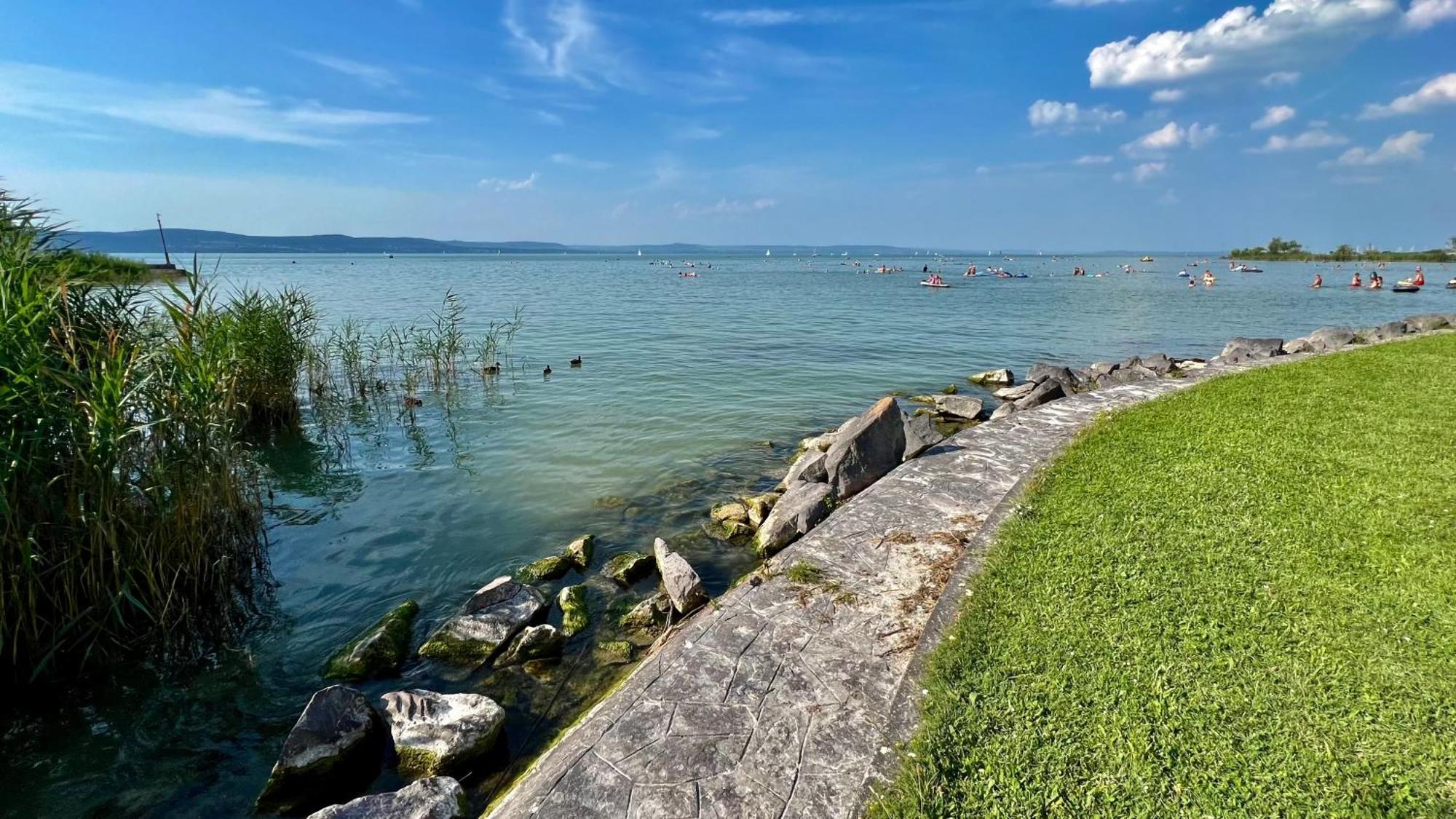 Hotel Siraly à Balatonlelle Extérieur photo